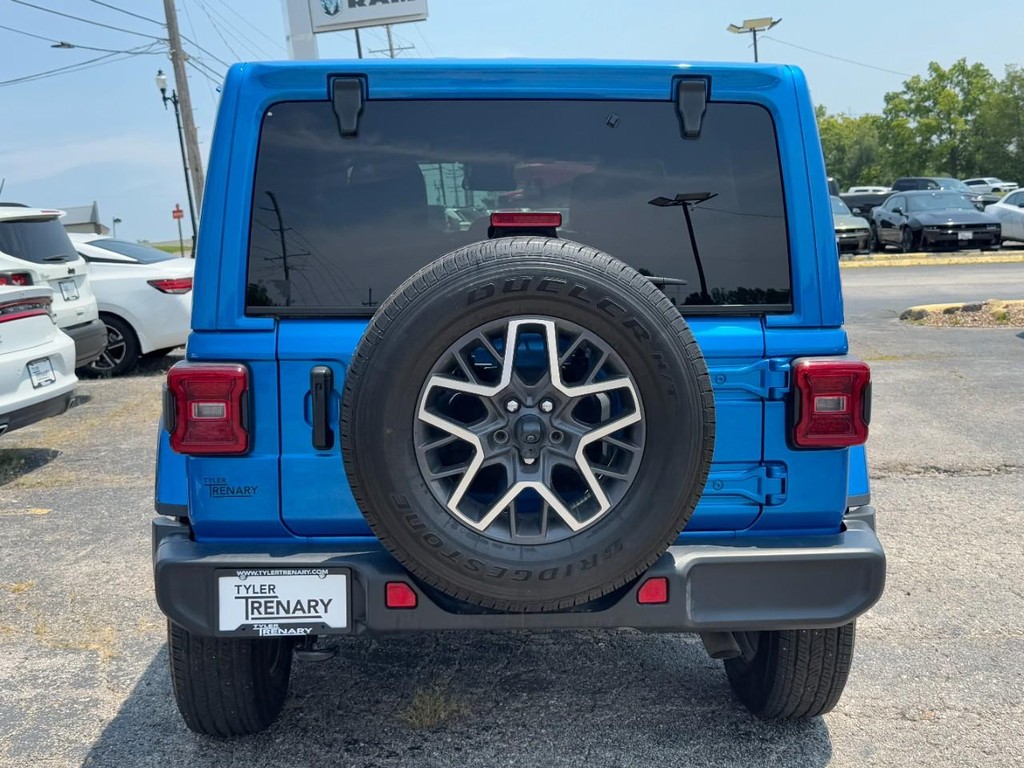 Jeep Wrangler Vehicle Full-screen Gallery Image 05