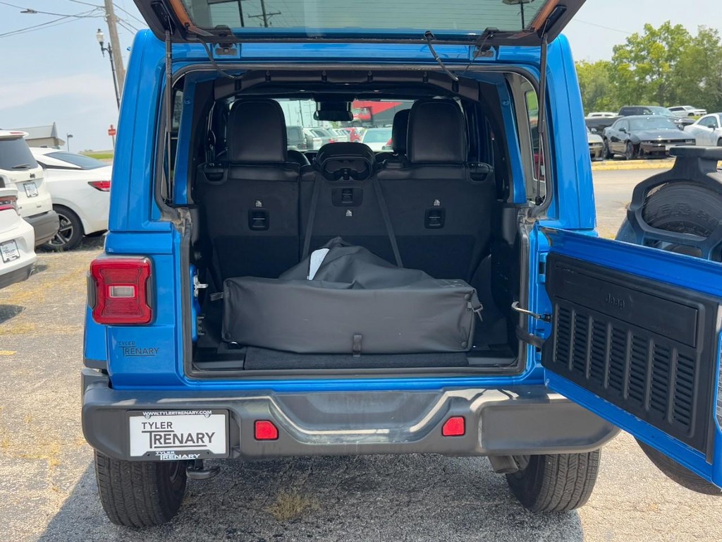 Jeep Wrangler Vehicle Full-screen Gallery Image 06
