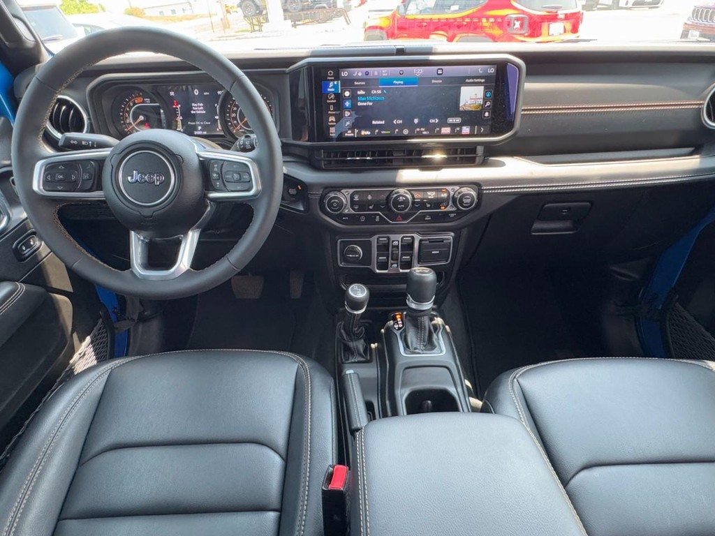 Jeep Wrangler Vehicle Full-screen Gallery Image 13