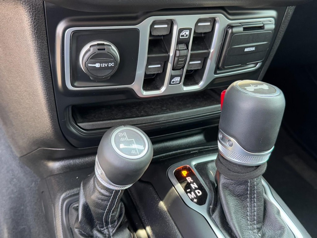Jeep Wrangler Vehicle Full-screen Gallery Image 21