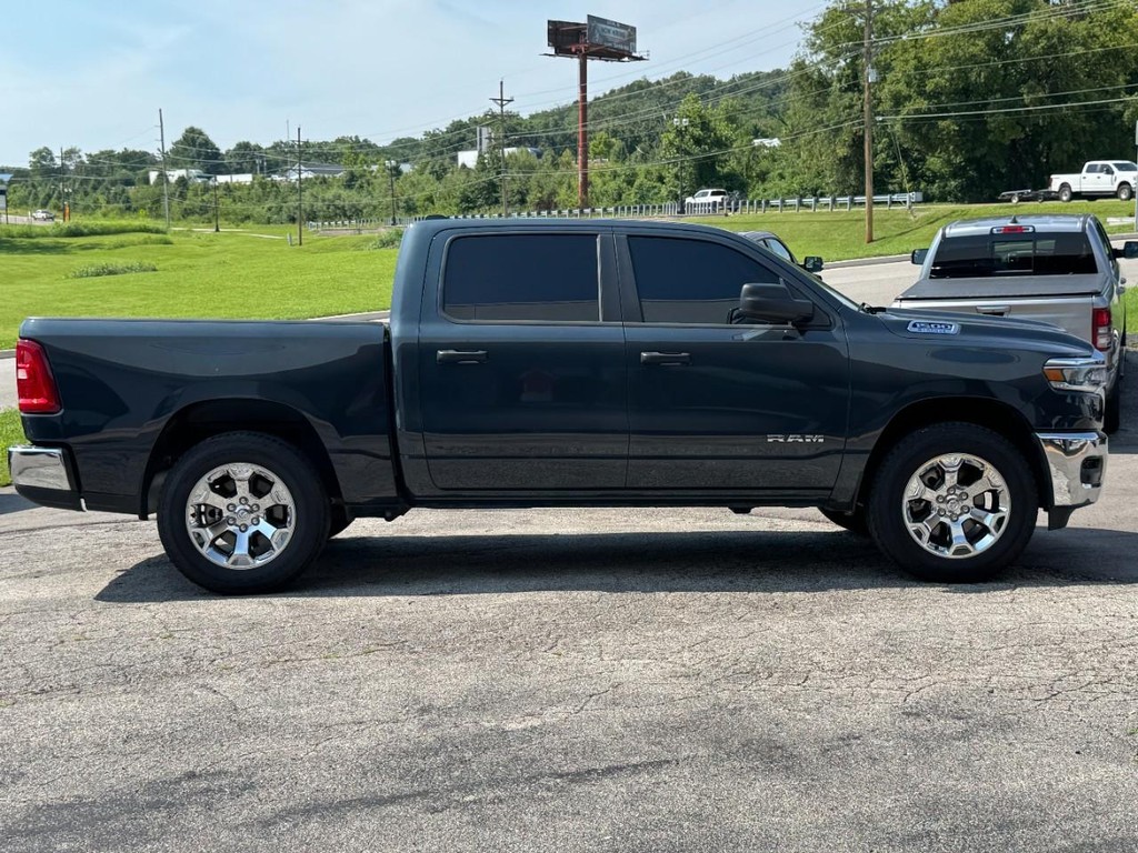 Ram 1500 Vehicle Full-screen Gallery Image 02