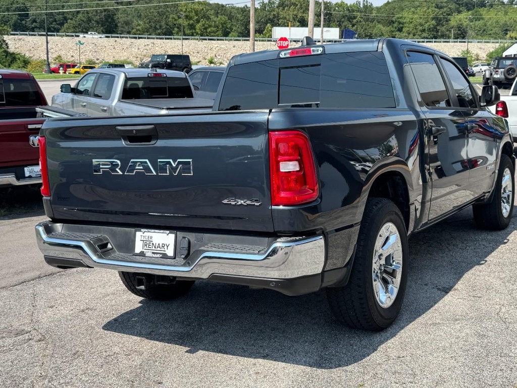 Ram 1500 Vehicle Full-screen Gallery Image 04
