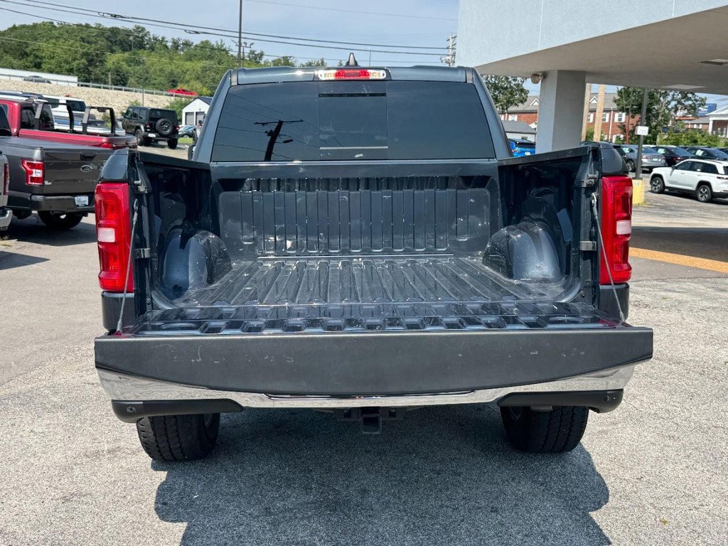 Ram 1500 Vehicle Full-screen Gallery Image 06
