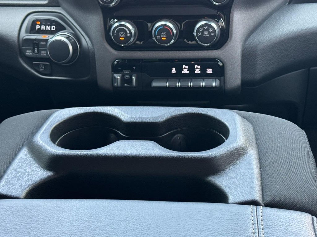 Ram 1500 Vehicle Full-screen Gallery Image 16