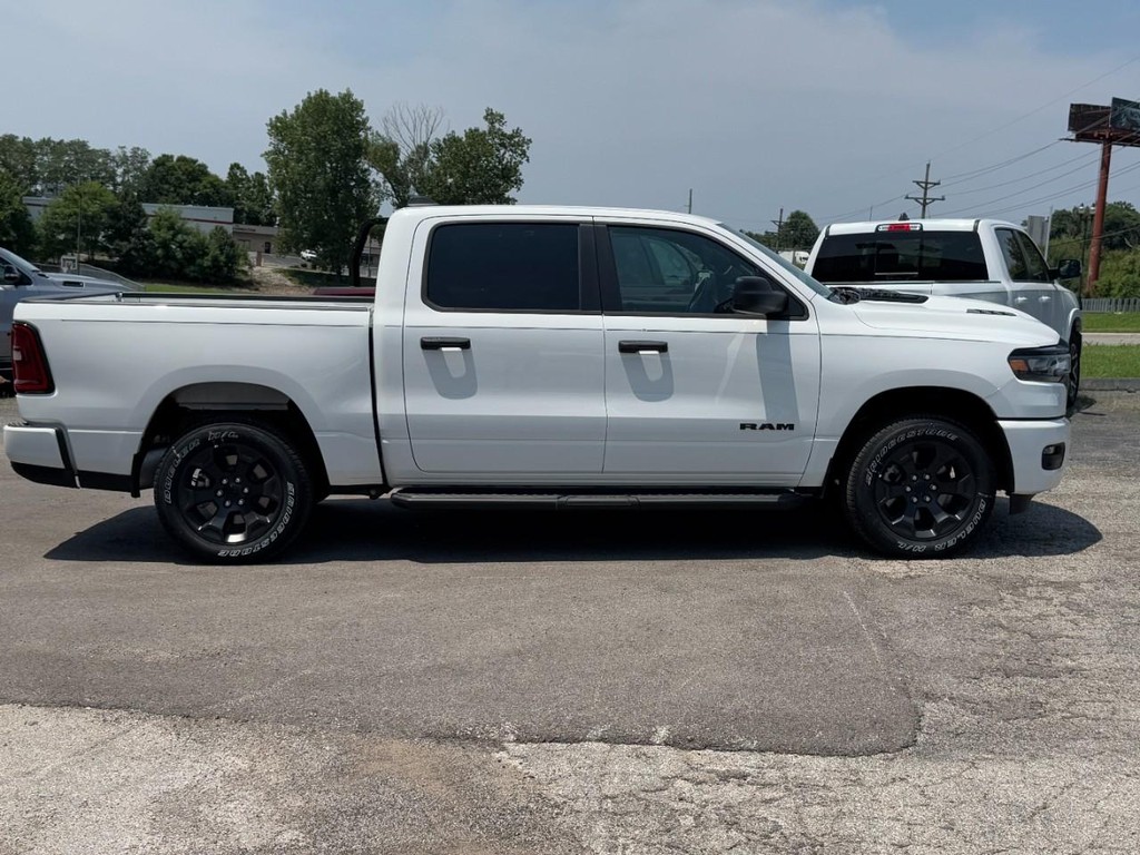 Ram 1500 Vehicle Full-screen Gallery Image 02