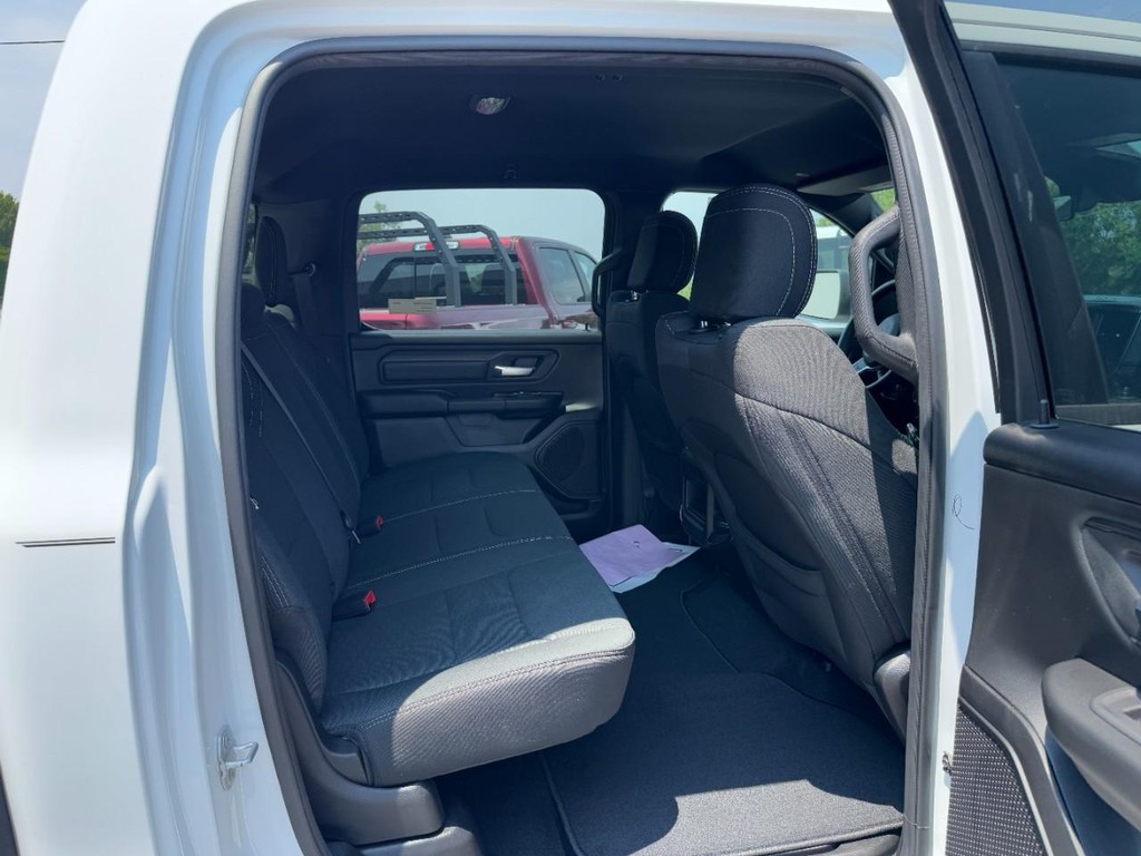 Ram 1500 Vehicle Full-screen Gallery Image 06