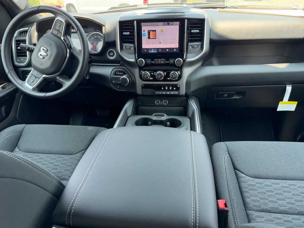 Ram 1500 Vehicle Full-screen Gallery Image 07
