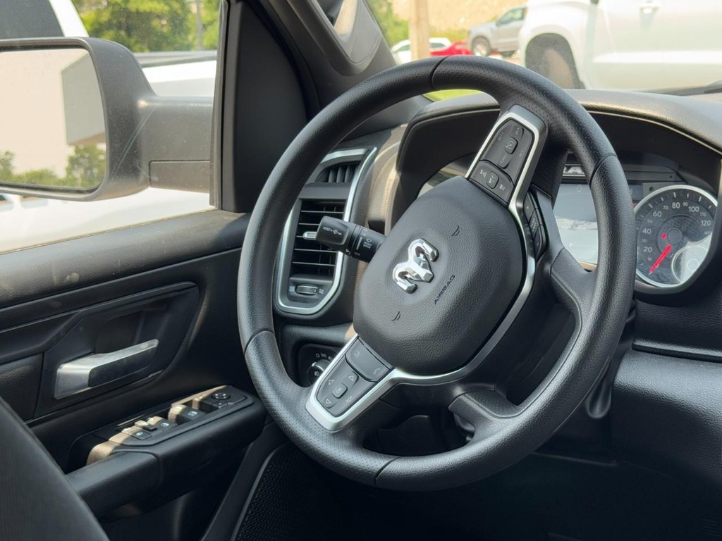 Ram 1500 Vehicle Full-screen Gallery Image 09