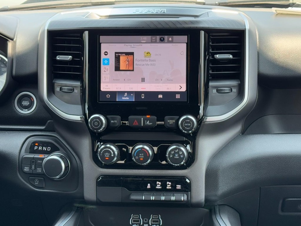 Ram 1500 Vehicle Full-screen Gallery Image 10