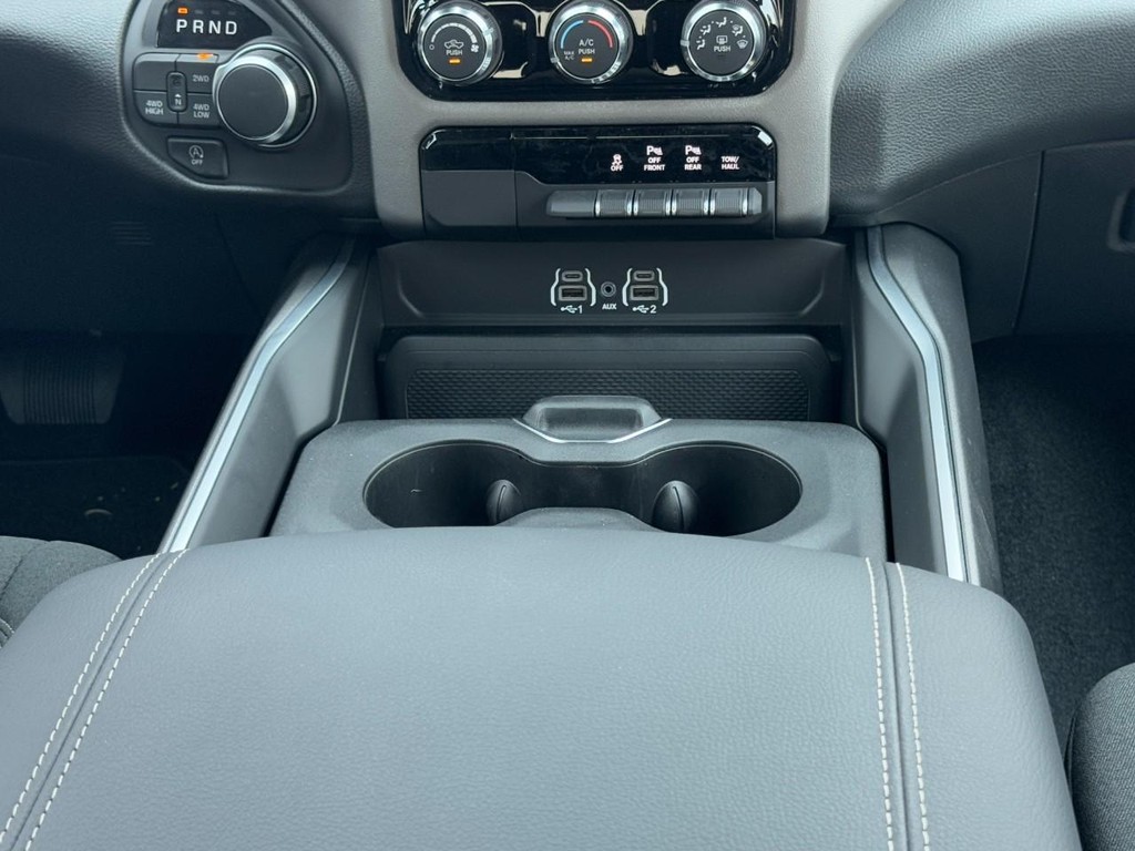 Ram 1500 Vehicle Full-screen Gallery Image 11