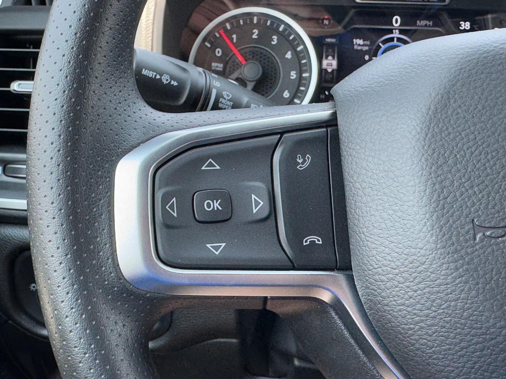 Ram 1500 Vehicle Full-screen Gallery Image 12