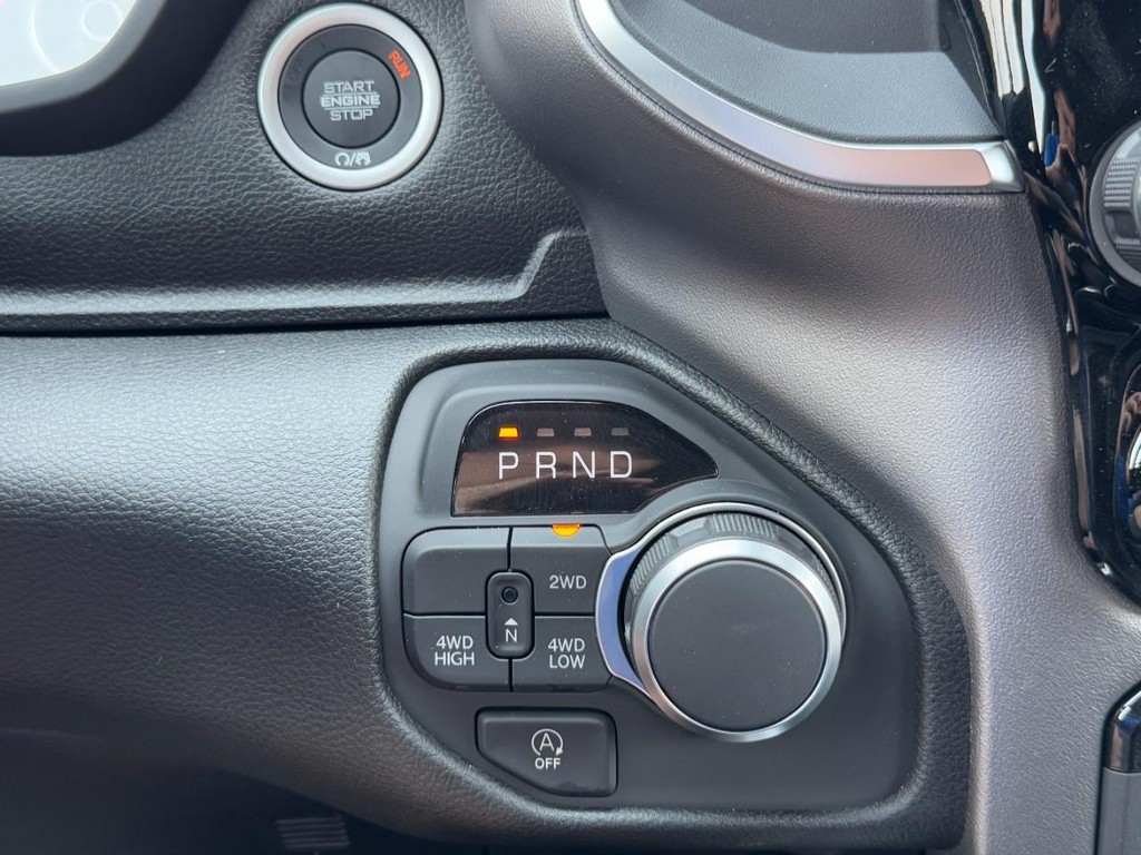 Ram 1500 Vehicle Full-screen Gallery Image 14