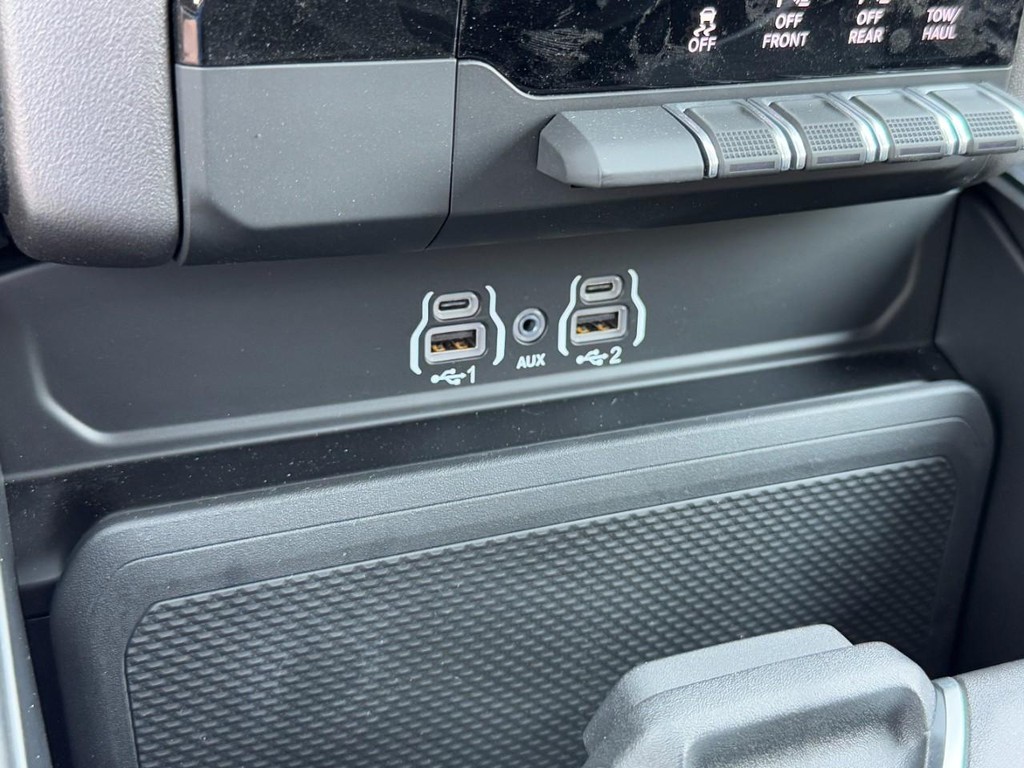 Ram 1500 Vehicle Full-screen Gallery Image 15