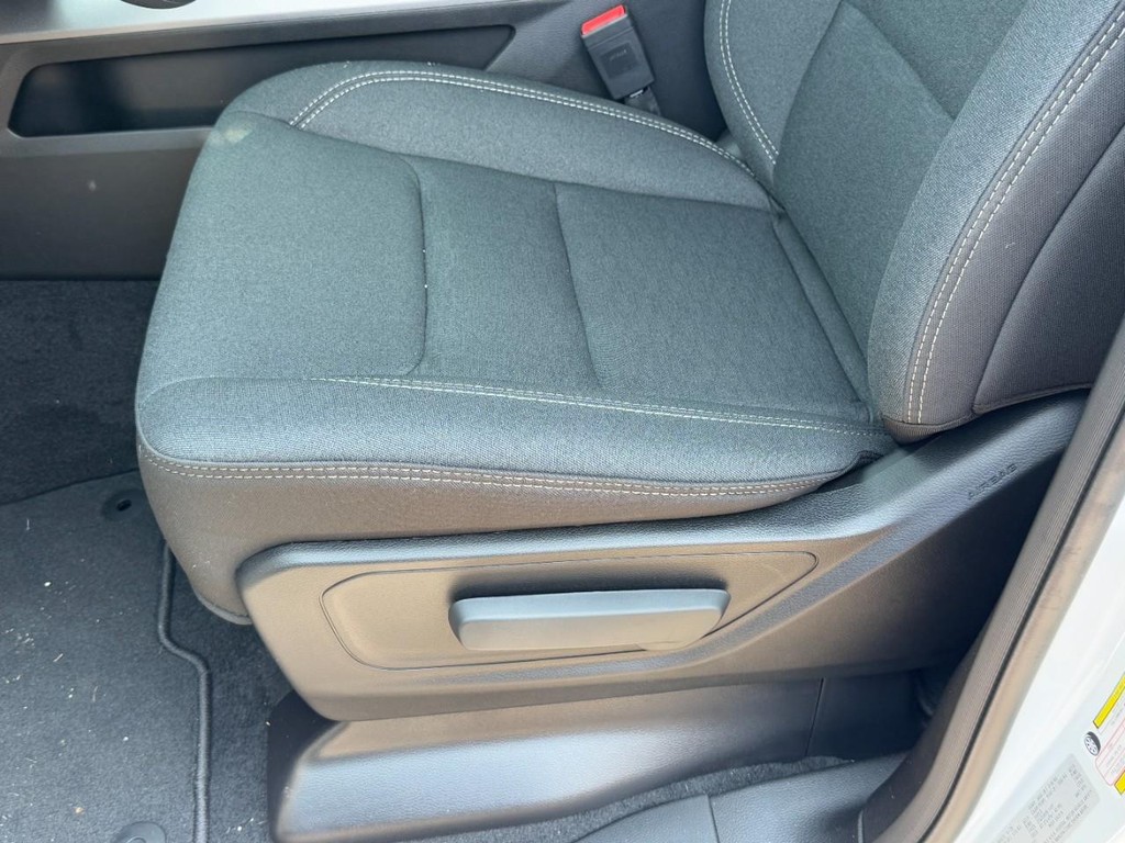 Ram 1500 Vehicle Full-screen Gallery Image 17