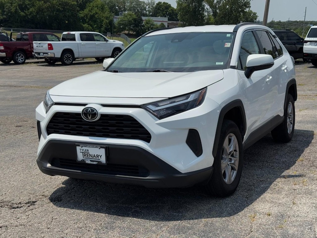 Toyota RAV4 Vehicle Full-screen Gallery Image 10