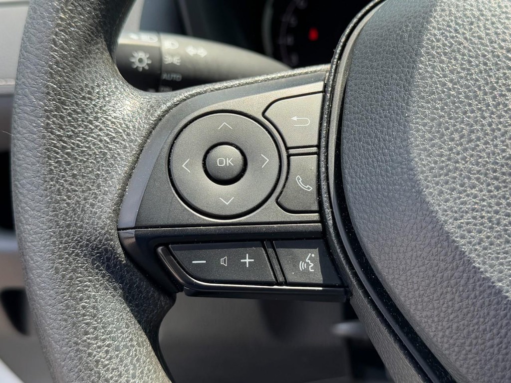 Toyota RAV4 Vehicle Full-screen Gallery Image 18