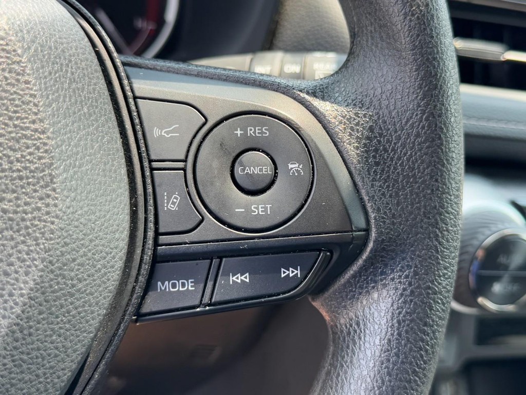 Toyota RAV4 Vehicle Full-screen Gallery Image 19