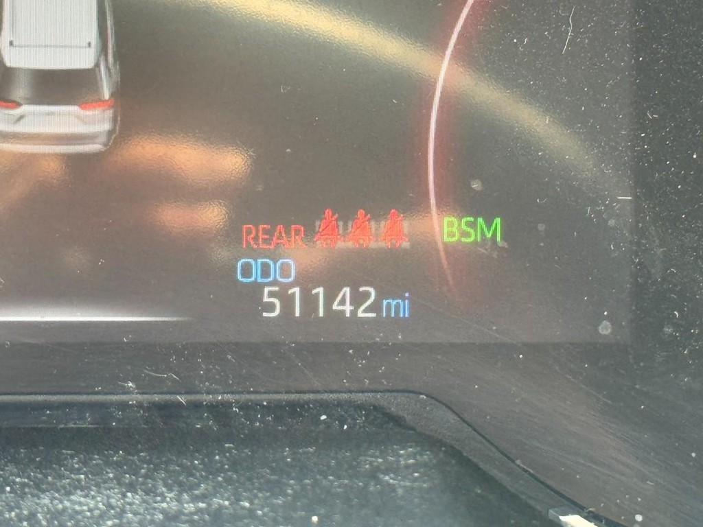 Toyota RAV4 Vehicle Full-screen Gallery Image 20