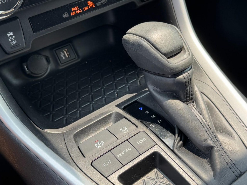 Toyota RAV4 Vehicle Full-screen Gallery Image 21