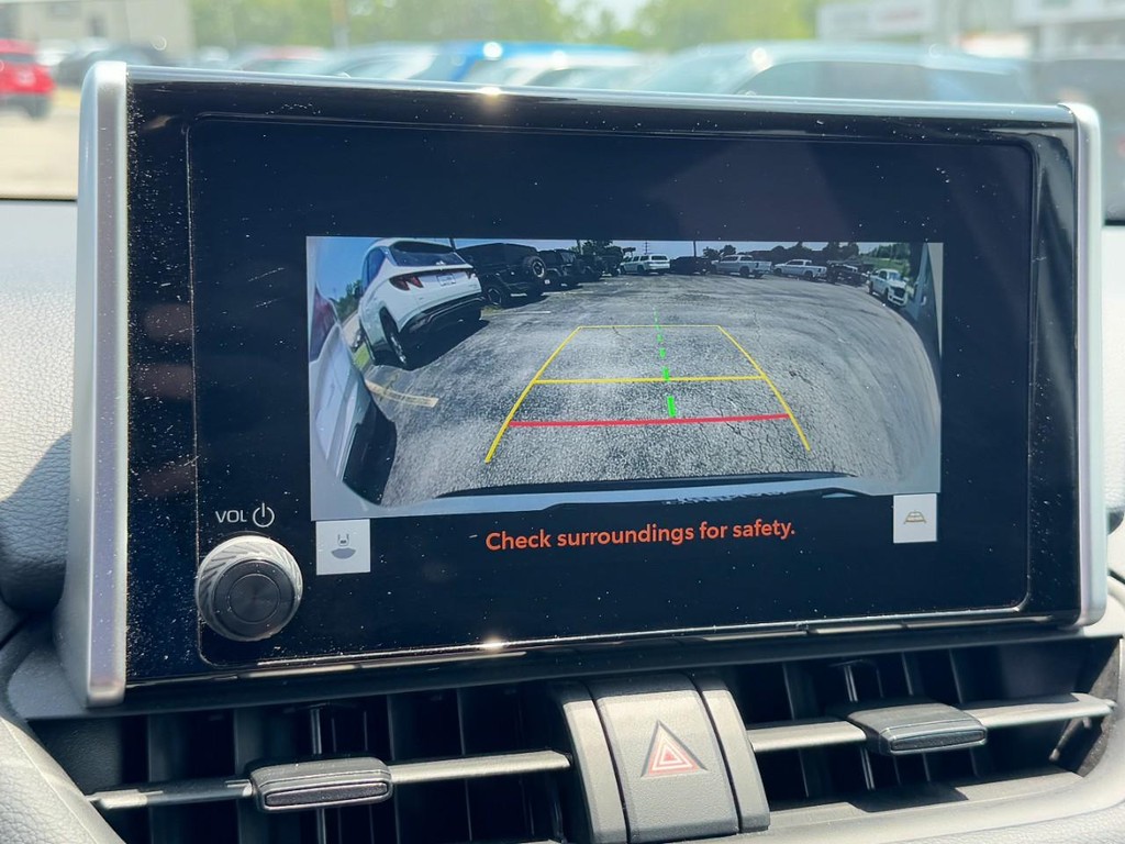 Toyota RAV4 Vehicle Full-screen Gallery Image 22