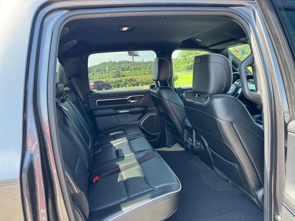 Ram 1500 Vehicle Full-screen Gallery Image 12