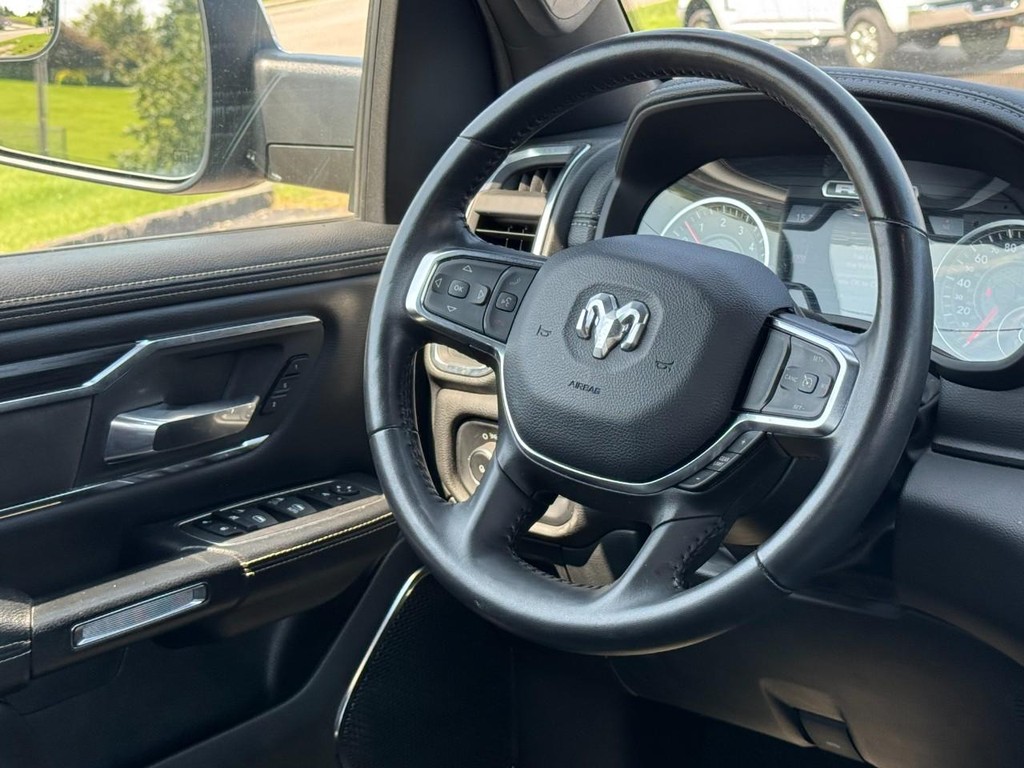 Ram 1500 Vehicle Full-screen Gallery Image 14
