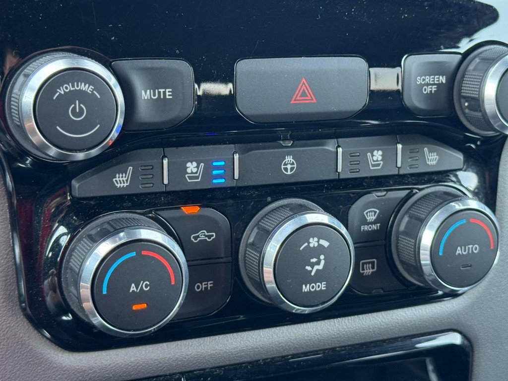 Ram 1500 Vehicle Full-screen Gallery Image 23