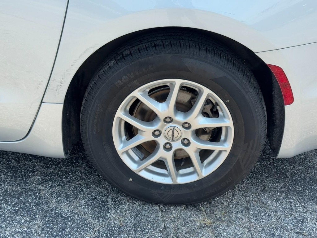 Chrysler Pacifica Vehicle Full-screen Gallery Image 09
