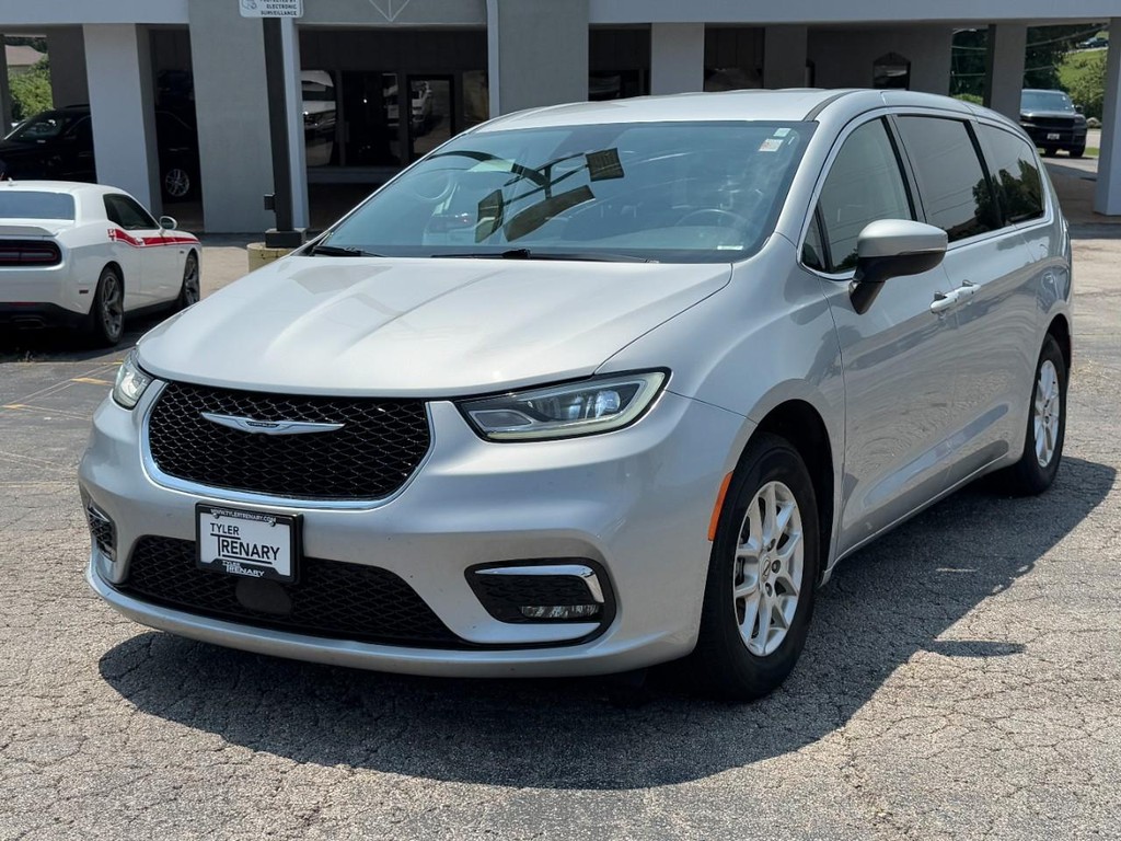 Chrysler Pacifica Vehicle Full-screen Gallery Image 10