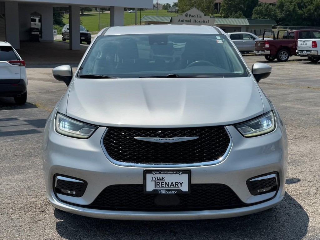 Chrysler Pacifica Vehicle Full-screen Gallery Image 11