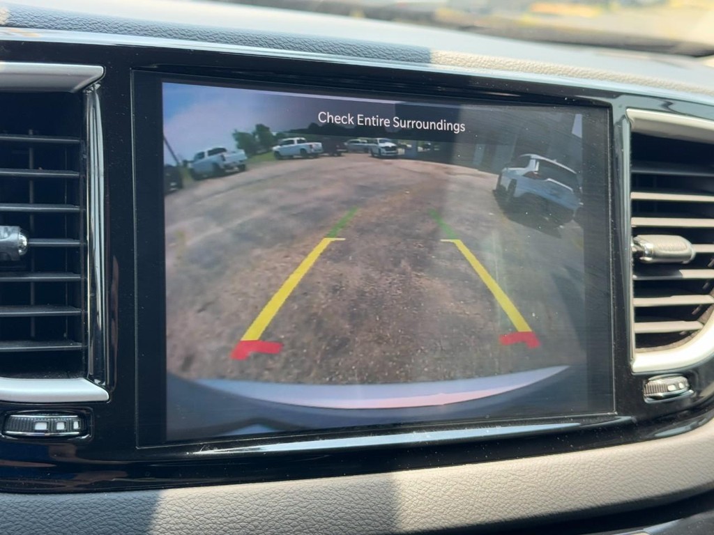 Chrysler Pacifica Vehicle Full-screen Gallery Image 25