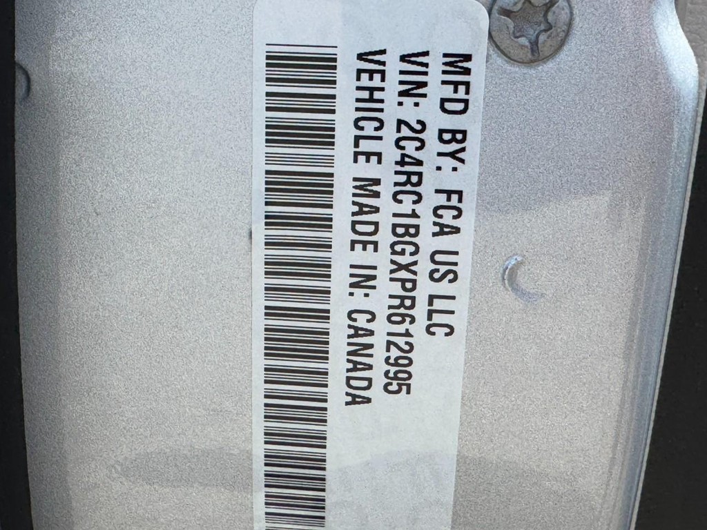 Chrysler Pacifica Vehicle Full-screen Gallery Image 28