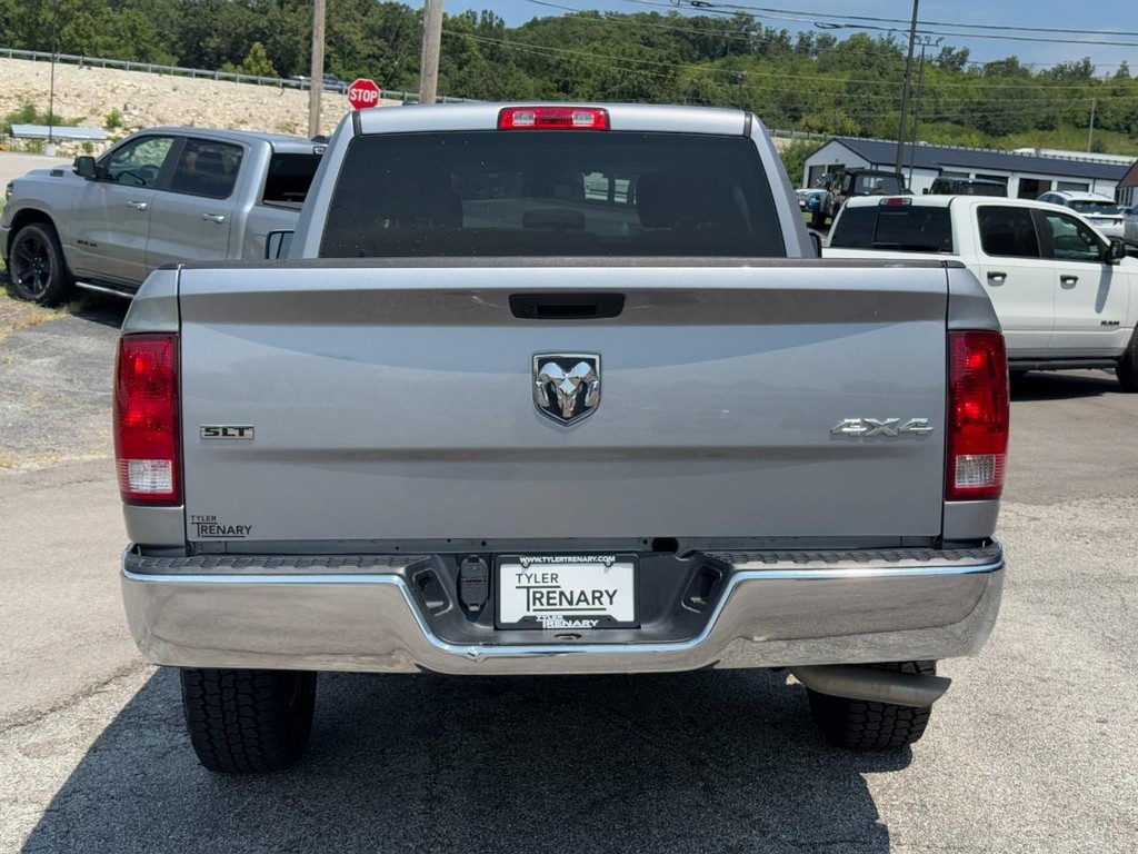 Ram 1500 Classic Vehicle Full-screen Gallery Image 05