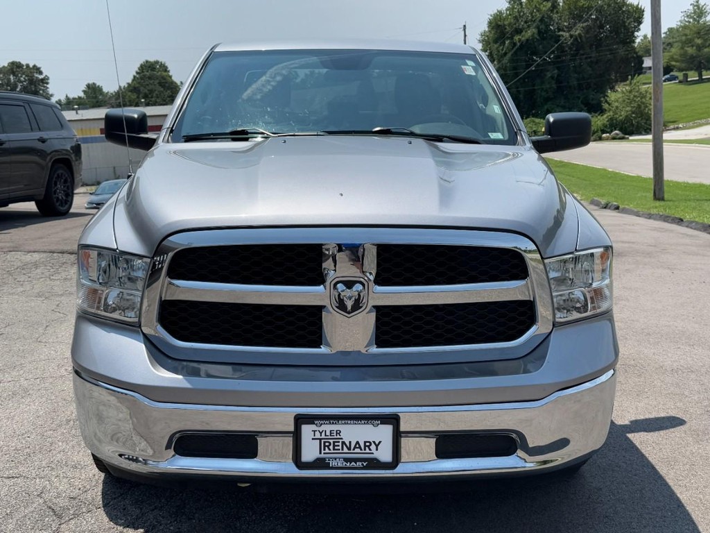 Ram 1500 Classic Vehicle Full-screen Gallery Image 11