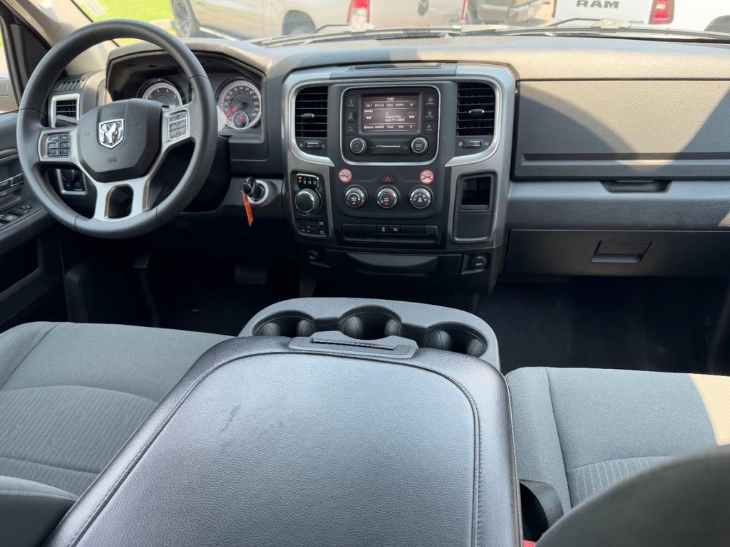 Ram 1500 Classic Vehicle Full-screen Gallery Image 13