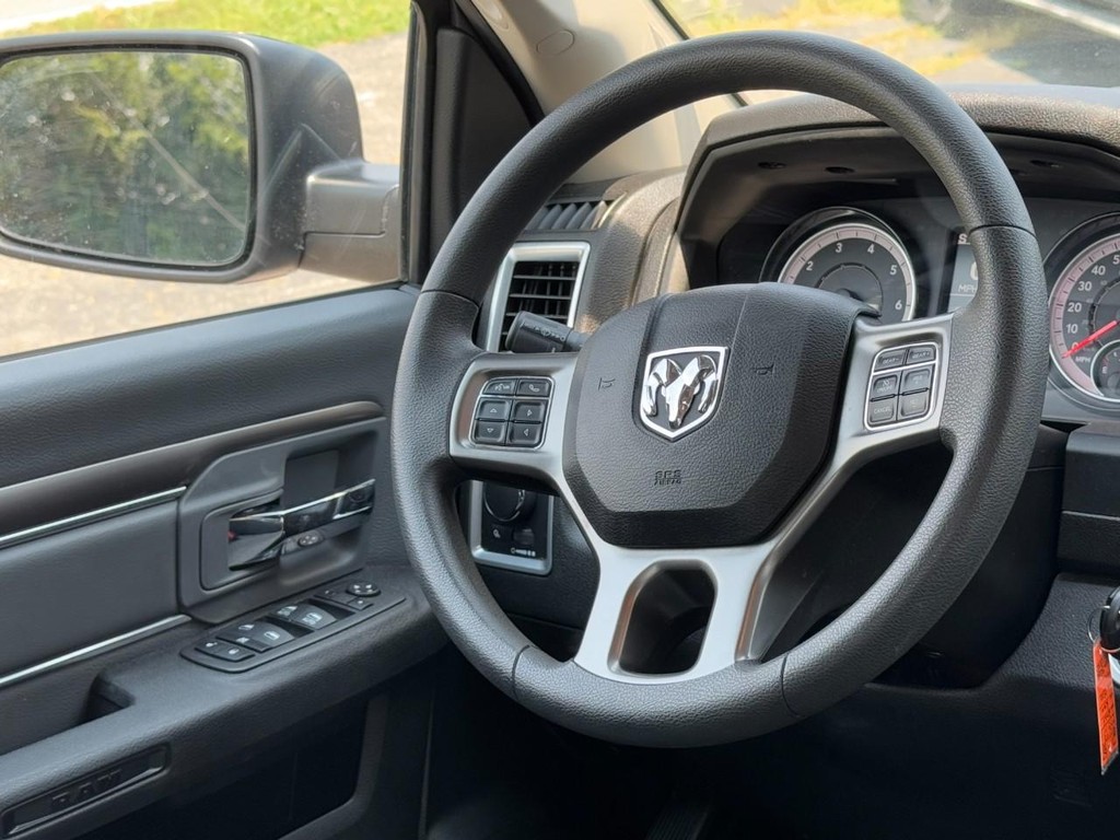 Ram 1500 Classic Vehicle Full-screen Gallery Image 14