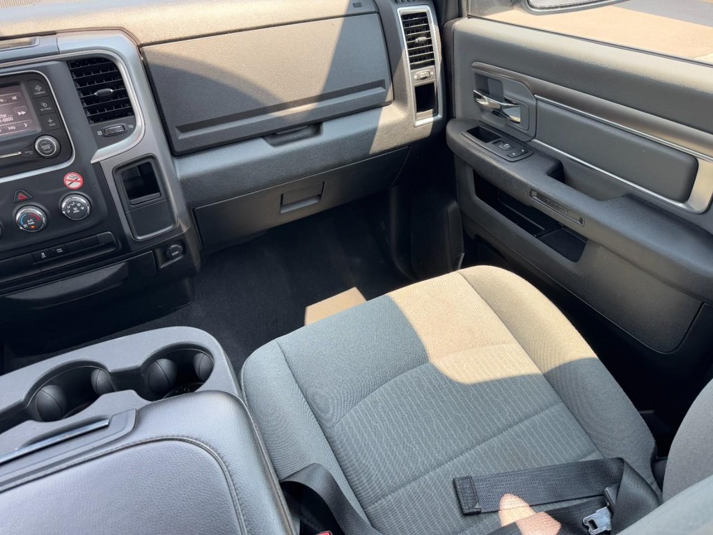 Ram 1500 Classic Vehicle Full-screen Gallery Image 17