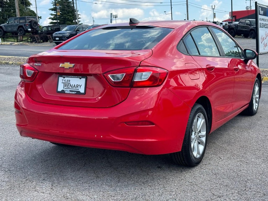 Chevrolet Cruze Vehicle Full-screen Gallery Image 04