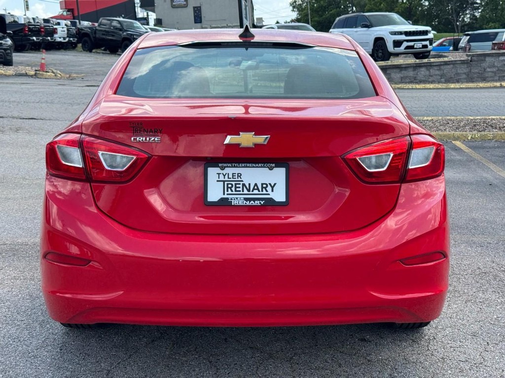 Chevrolet Cruze Vehicle Full-screen Gallery Image 05