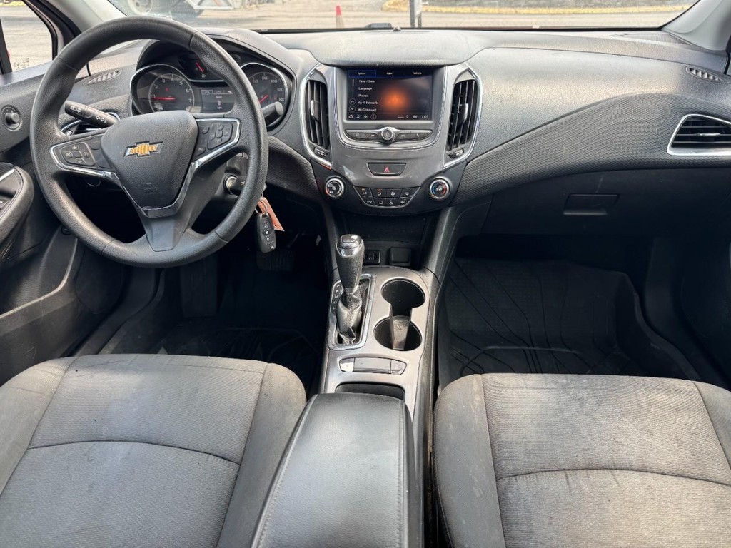 Chevrolet Cruze Vehicle Full-screen Gallery Image 13