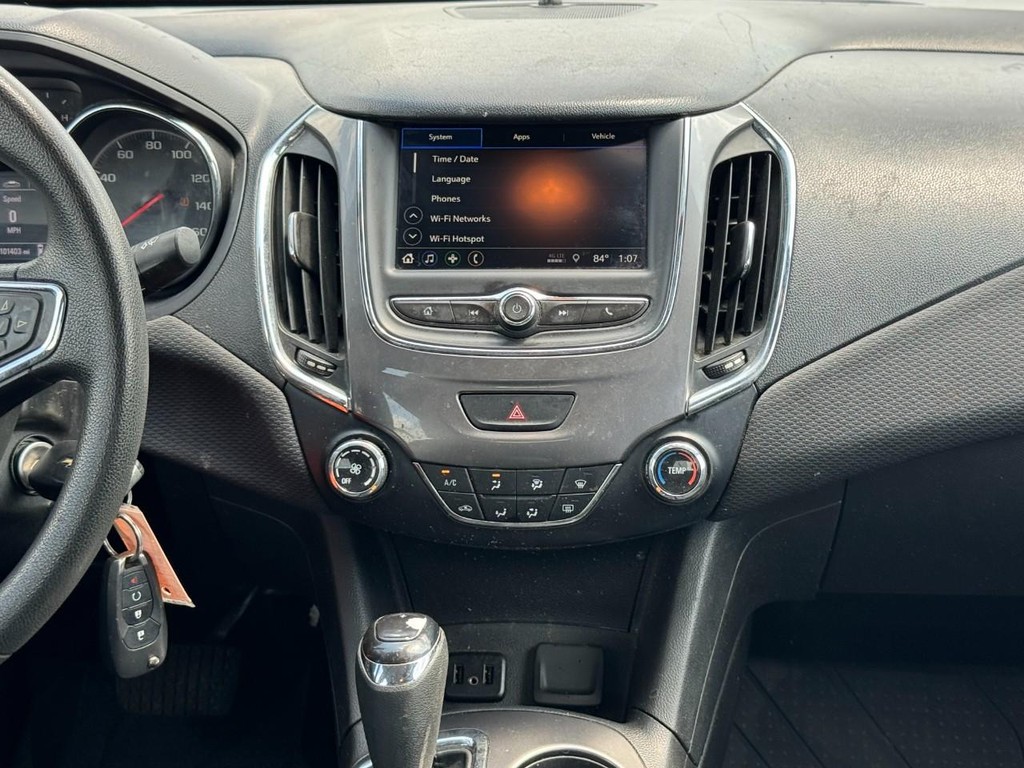 Chevrolet Cruze Vehicle Full-screen Gallery Image 15