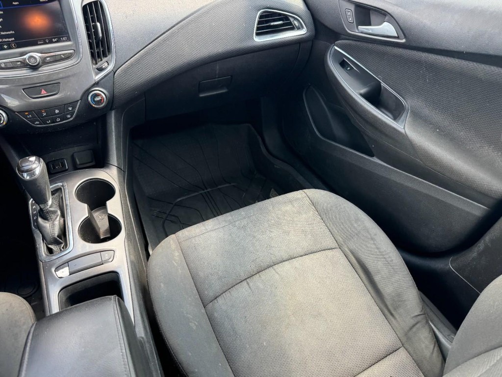 Chevrolet Cruze Vehicle Full-screen Gallery Image 17