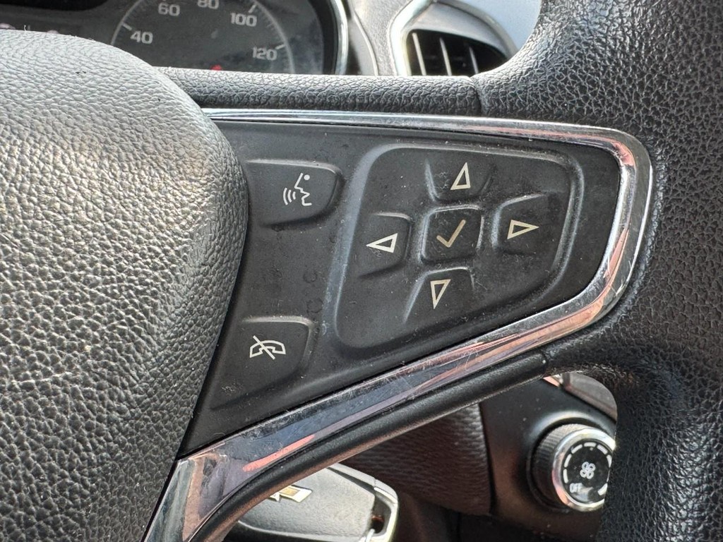 Chevrolet Cruze Vehicle Full-screen Gallery Image 19