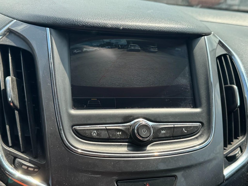 Chevrolet Cruze Vehicle Full-screen Gallery Image 22