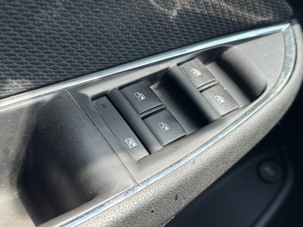Chevrolet Cruze Vehicle Full-screen Gallery Image 23