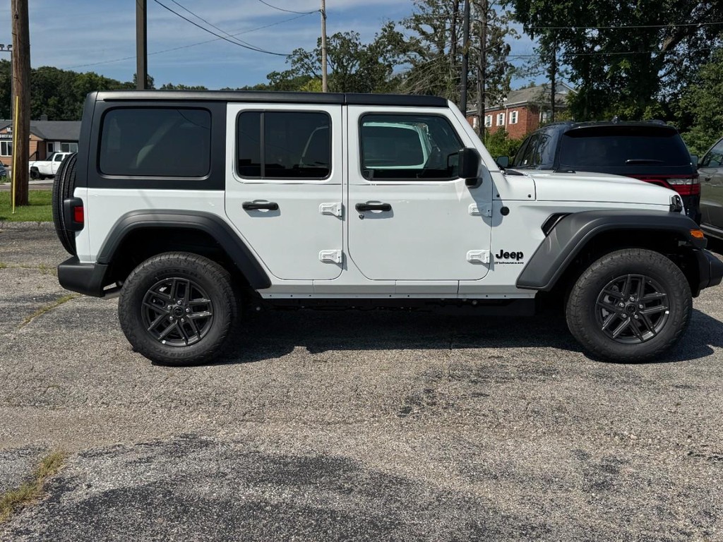 Jeep Wrangler Vehicle Full-screen Gallery Image 02