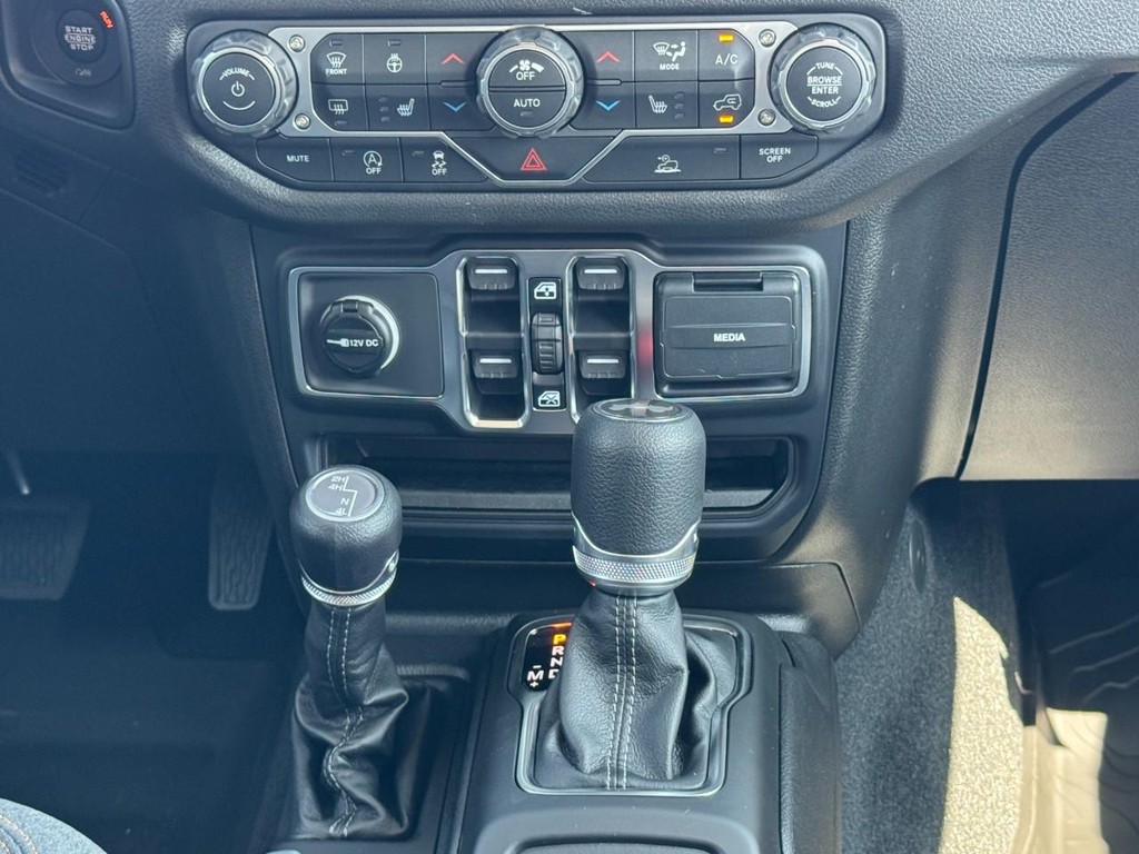 Jeep Wrangler Vehicle Full-screen Gallery Image 11