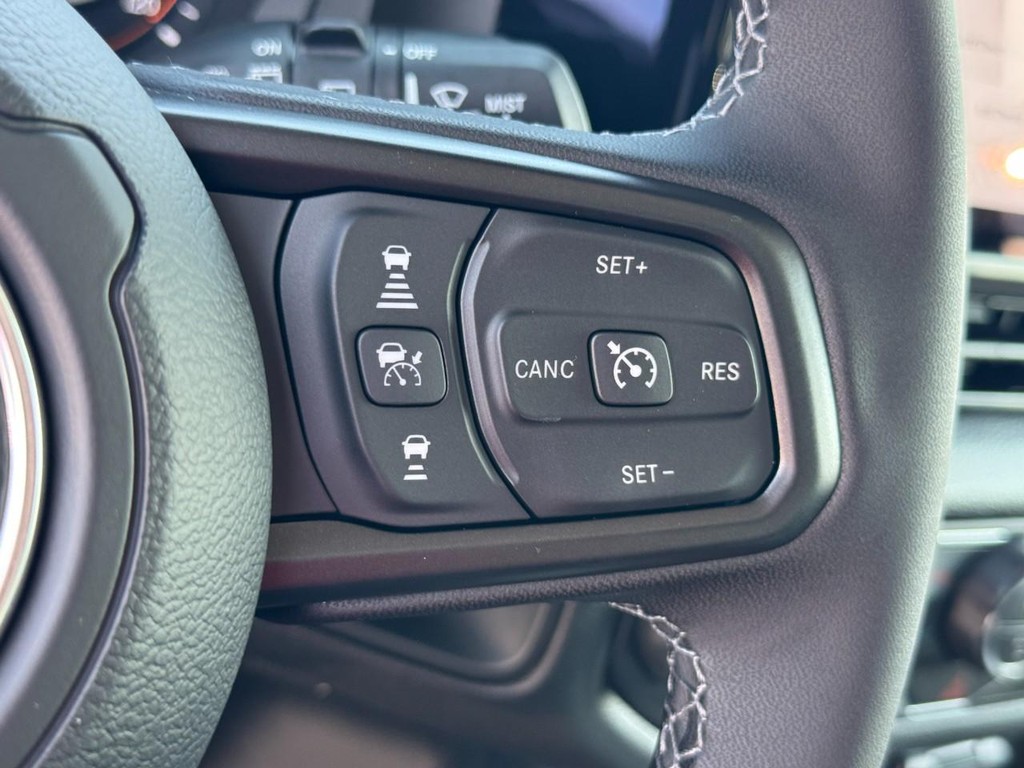 Jeep Wrangler Vehicle Full-screen Gallery Image 13