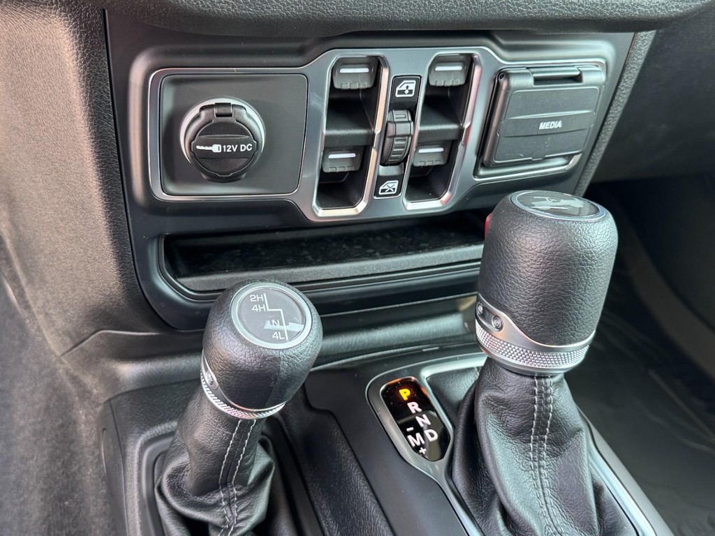 Jeep Wrangler Vehicle Full-screen Gallery Image 14