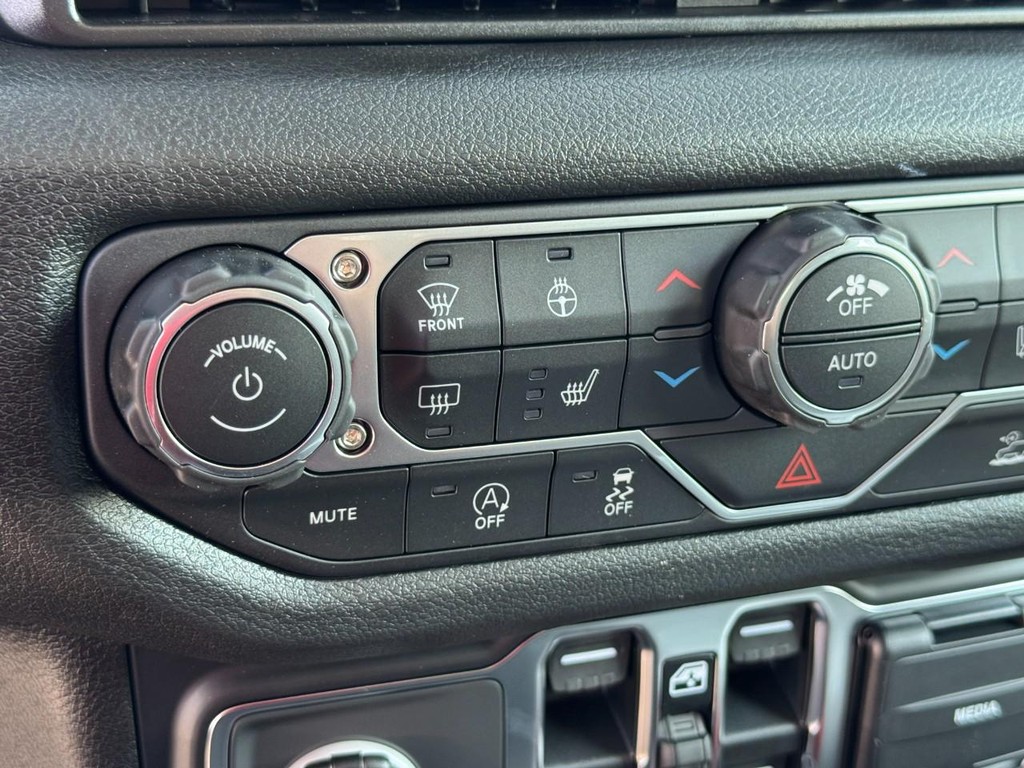 Jeep Wrangler Vehicle Full-screen Gallery Image 15